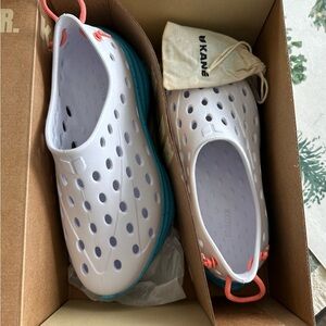 Kane “Revive” slip on shoe in White / Pacific Speckle